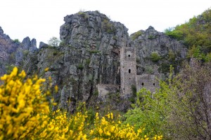 Chateau dans les gorges de la Borne